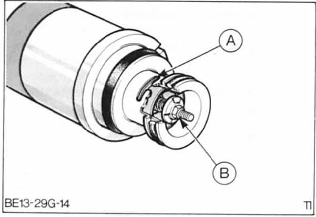 Ford Fiesta Reparaturanleitung. Leerlaufregelventil aus- und einbauen/reinigen 