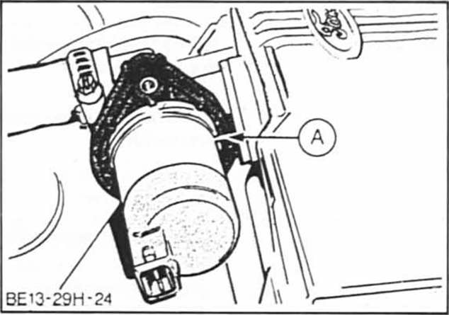 Ford Fiesta Reparaturanleitung. Leerlaufregelventil aus- und einbauen/reinigen