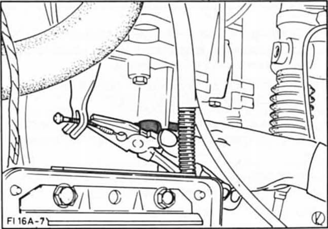 Ford Fiesta Reparaturanleitung. Kupplungsseilzug aus- und einbauen