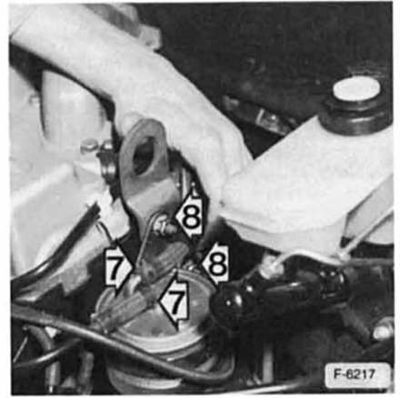Ford Fiesta Reparaturanleitung. Kraftstoffilter entwässern/ersetzen 