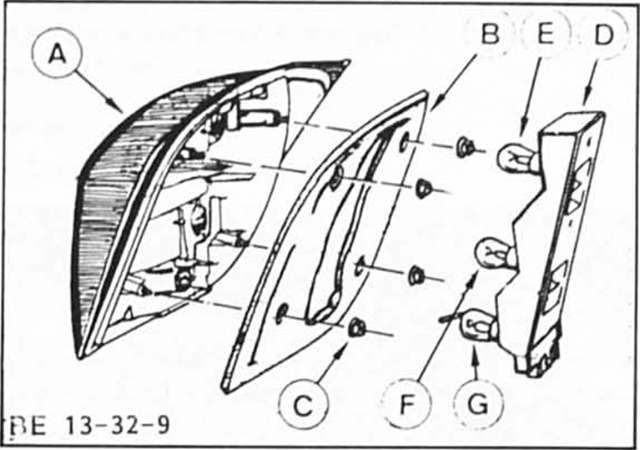 Ford Fiesta Reparaturanleitung. Heckleuchte aus- und einbauen