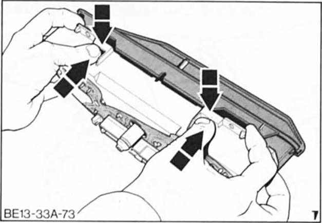 Ford Fiesta Reparaturanleitung. Armaturen aus-und einbauen
