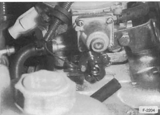Ford Fiesta Reparaturanleitung. Gaszug einstellen/aus- und einbauen