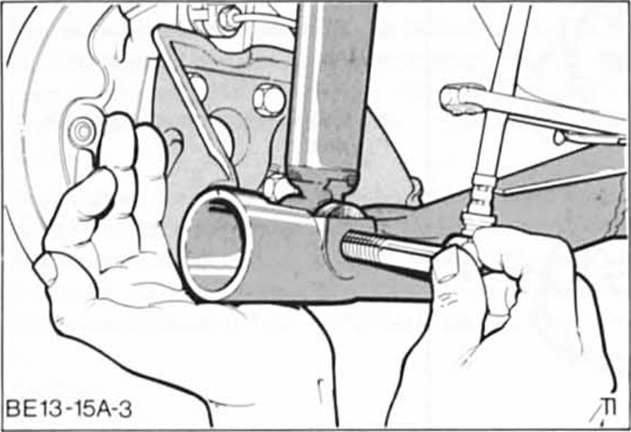 Ford Fiesta Reparaturanleitung. Federbein hinten aus- und einbauen