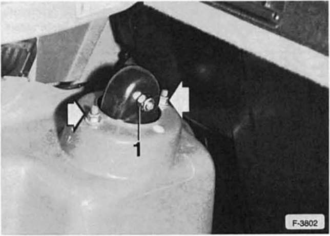 Ford Fiesta Reparaturanleitung. Federbein hinten aus- und einbauen