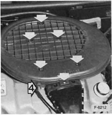 Ford Fiesta Reparaturanleitung. Luftfiltereinsatz wechseln